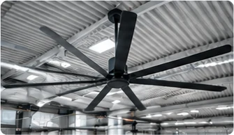 Déstratificateur d’air au plafond d’un grand bâtiment